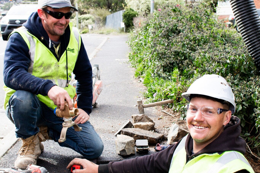 What is the average response time for Howrah Plumbing Kingston?